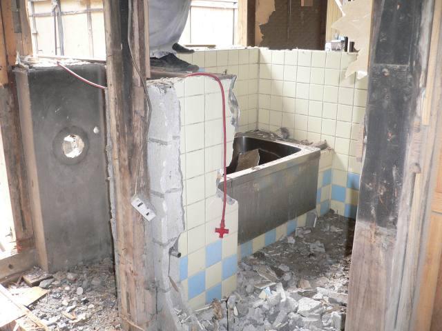 栃木小山 オール電化在来工法浴室解体中